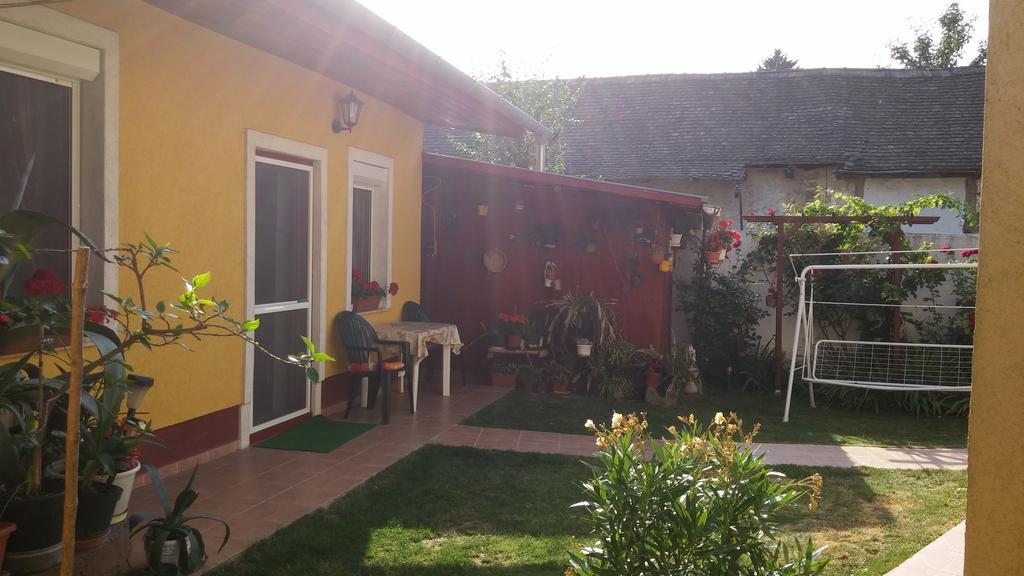 Penzión pre hostí Zach Klara Utcai *